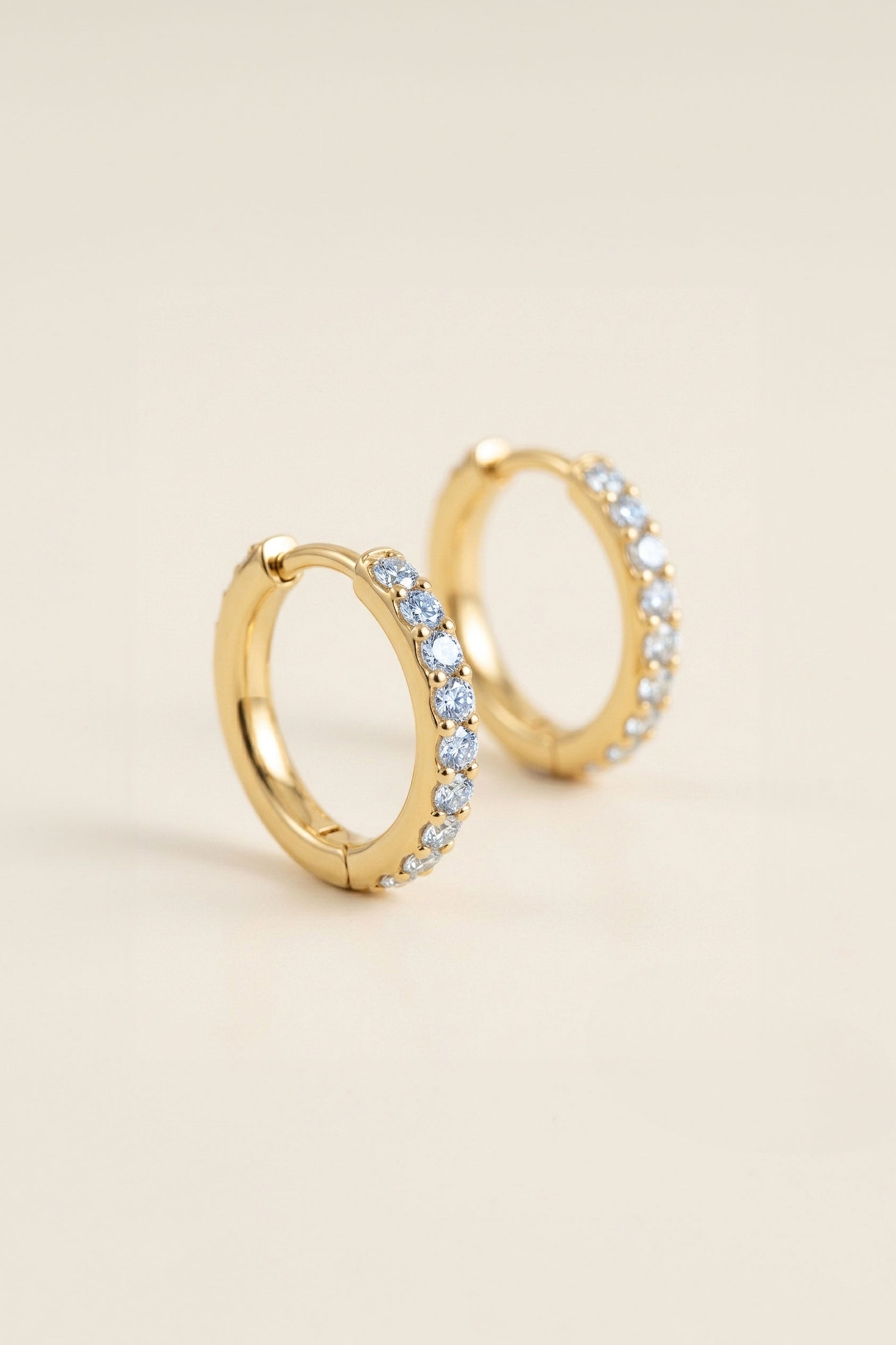 Aretes Pave Huggie