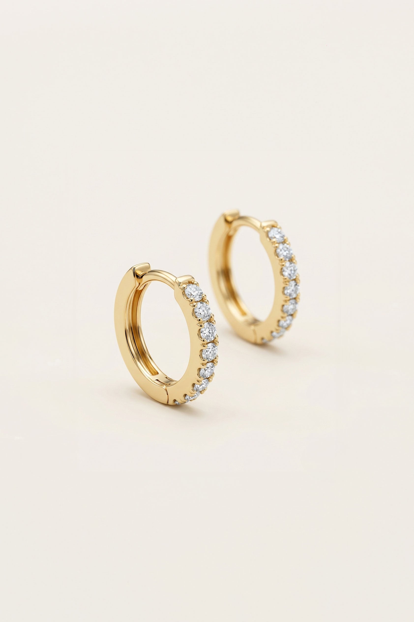 Aretes Pave Huggie